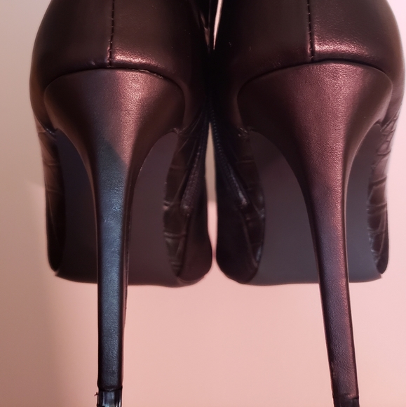 Moc Croc "Suede" embossed Hi Heel Booties - Picture 4 of 7